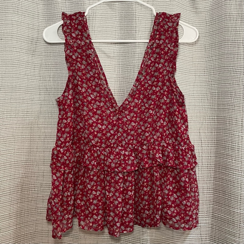Red V-Neck Ruffle Cropped Tank Top - Picture 4 of 10